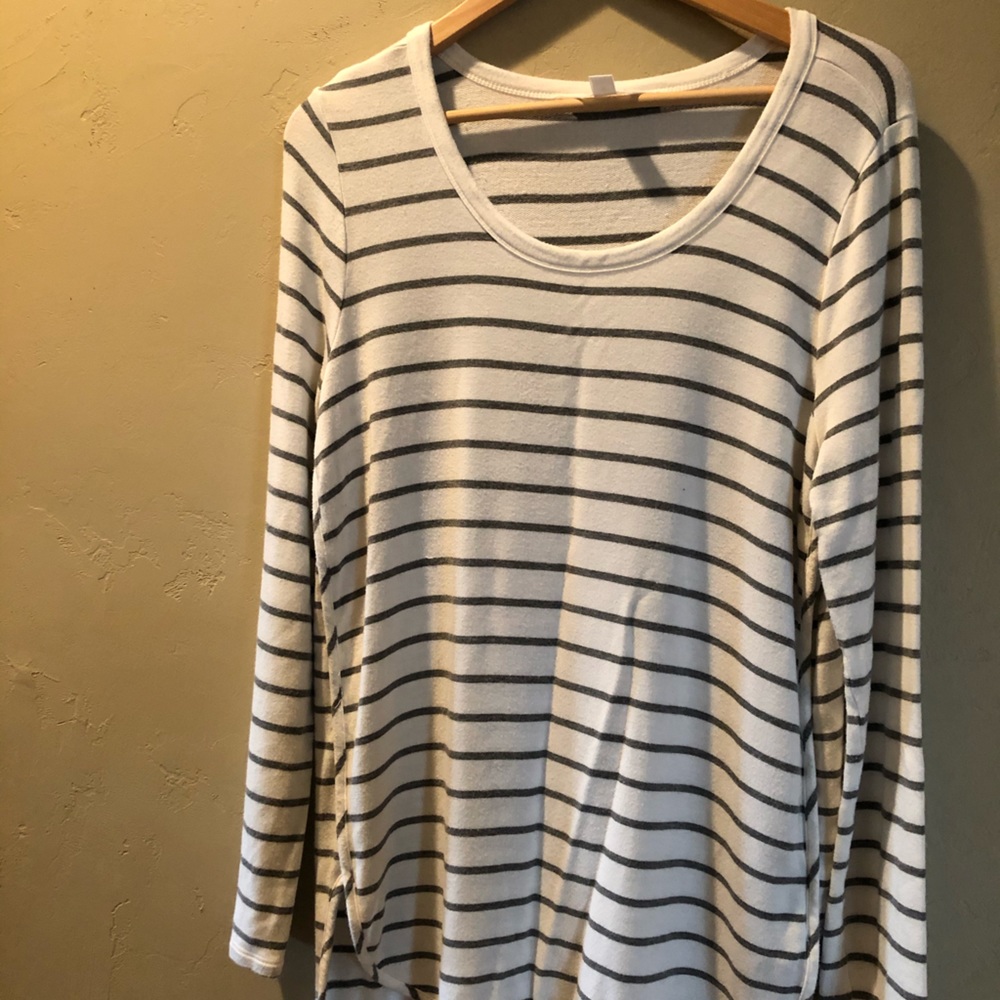 Gray & white striped Market & Spruce top